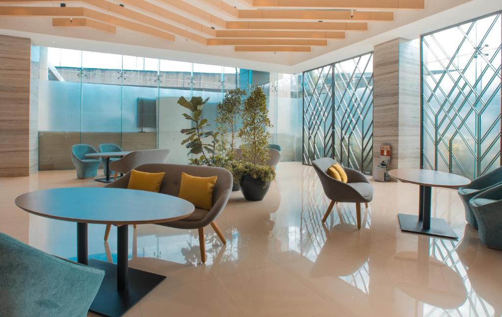 Restaurant, Holiday Inn Express Manila Newport City By IHG in Manila