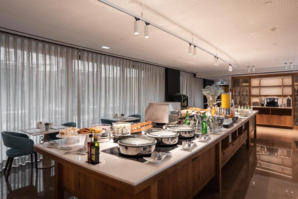 Hotel Dining
