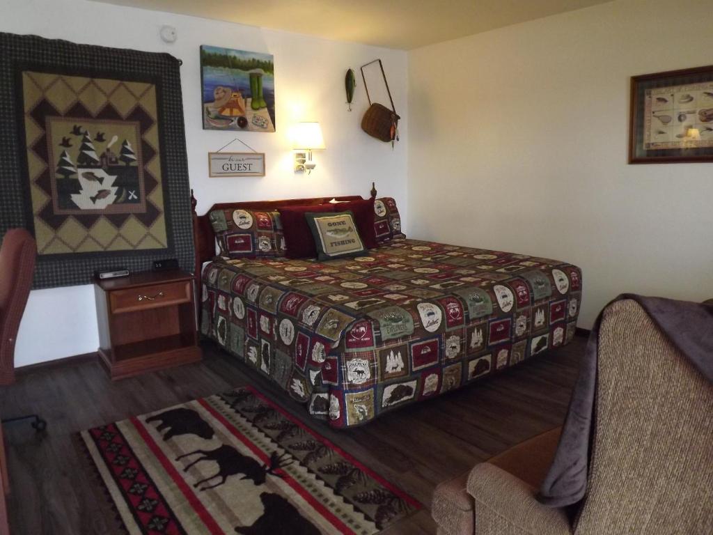 Crest Country Inn photo