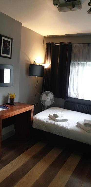 Bennetts Hotel photo