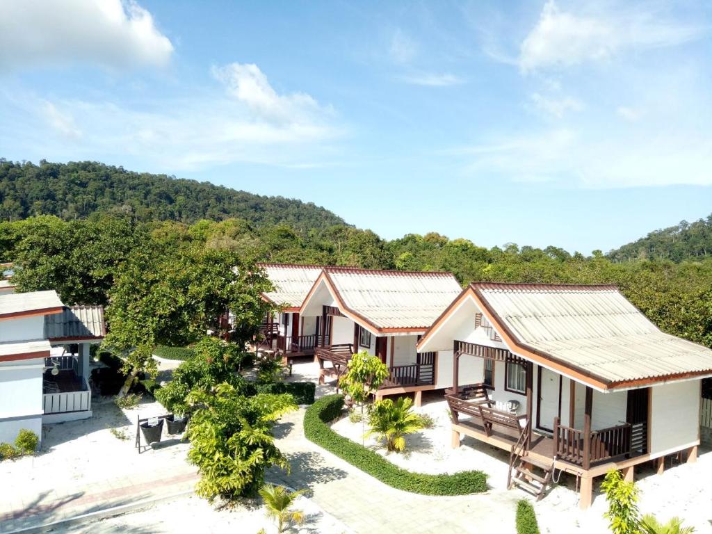 4. 스칼렛 세일스 ..