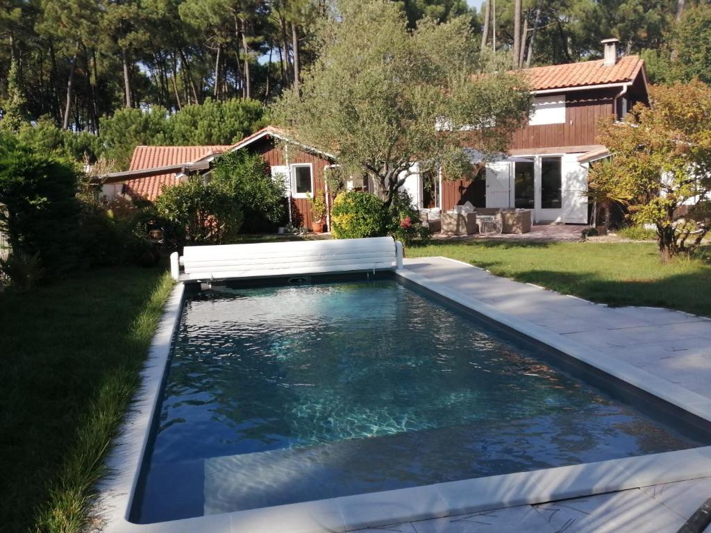 Maison familiale en bois avec piscine, proche du bassin - 1