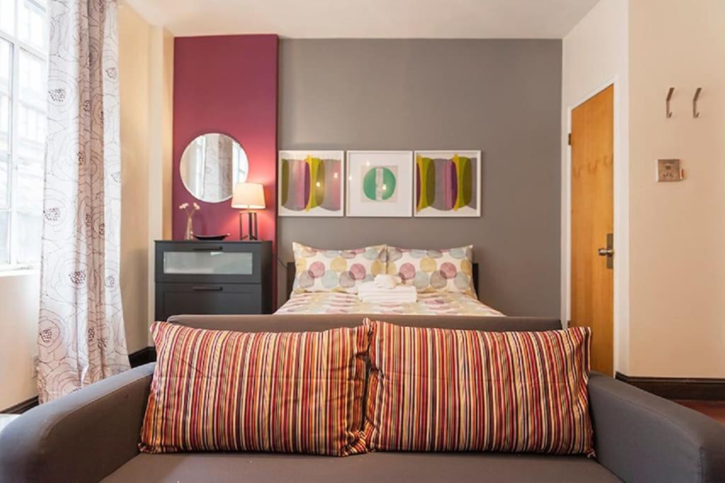 Downtown Studio Apt, Lots Of Natural Light photo