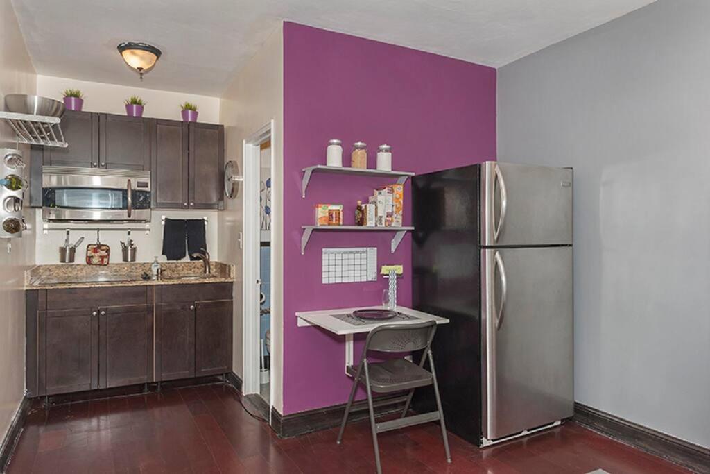 Downtown Studio Apt, Lots Of Natural Light photo