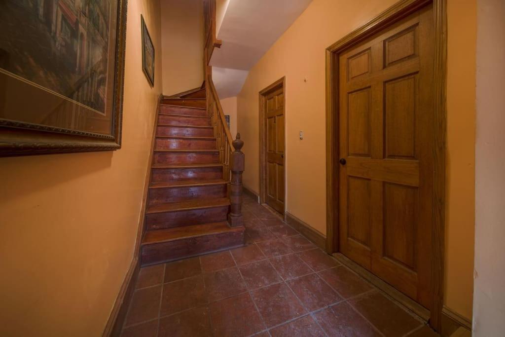 2bd Modern And Spacious Apt In The Heart Of Bos photo
