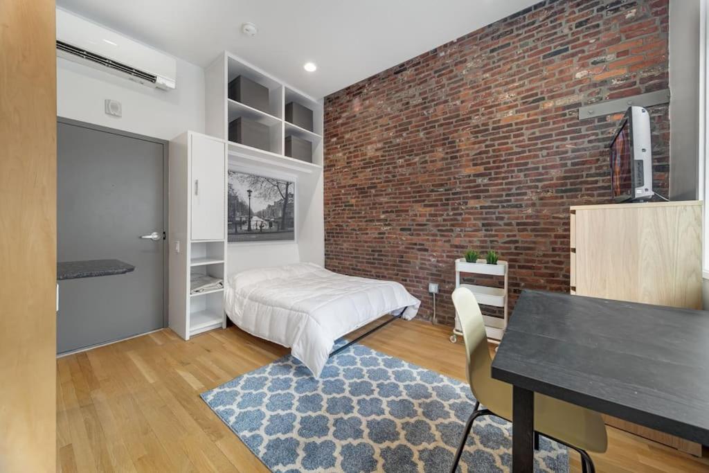 Simple Furnished Studio In The Heart Of Boston photo