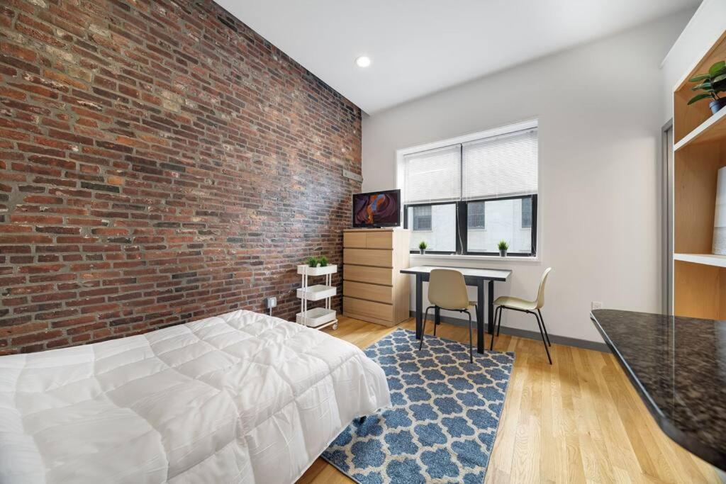 Simple Furnished Studio In The Heart Of Boston photo