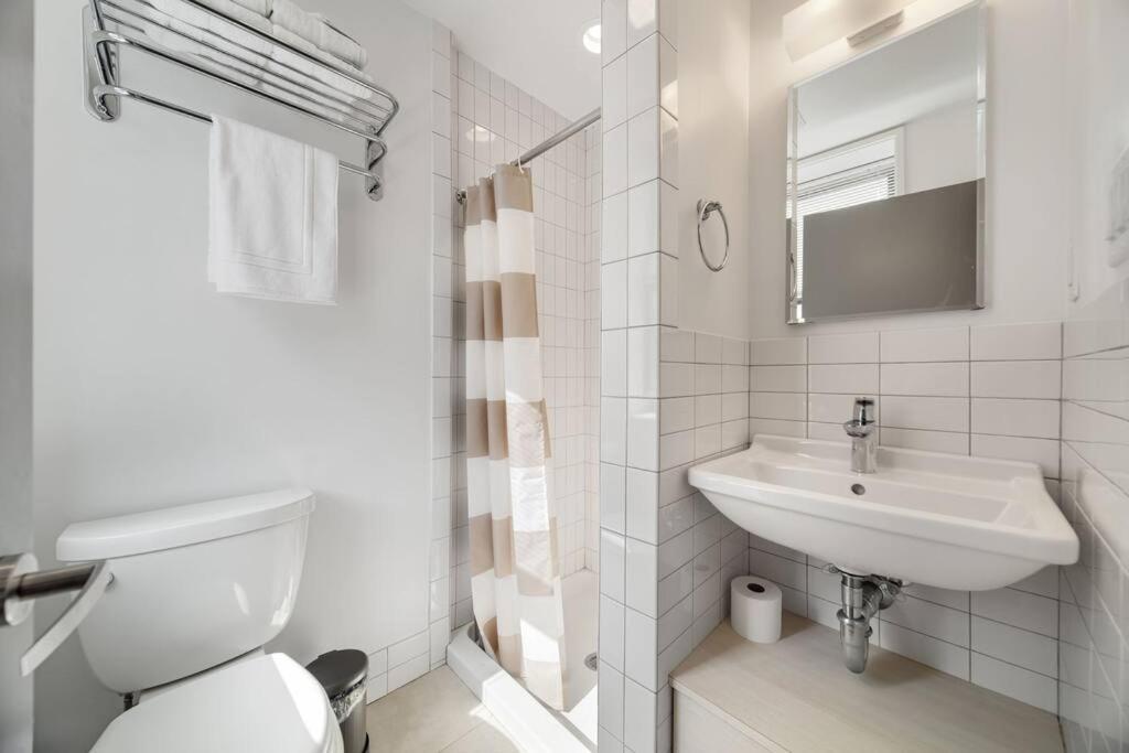 Simple Furnished Studio In The Heart Of Boston photo