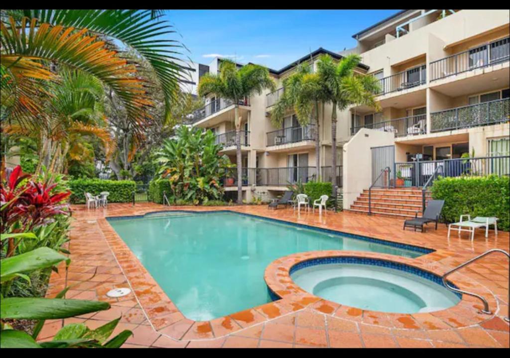 Surfers Paradise Holiday Apartment with Pool — Hotel in Gold Coast