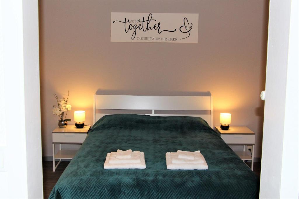 Elena's Apartment, Lutych