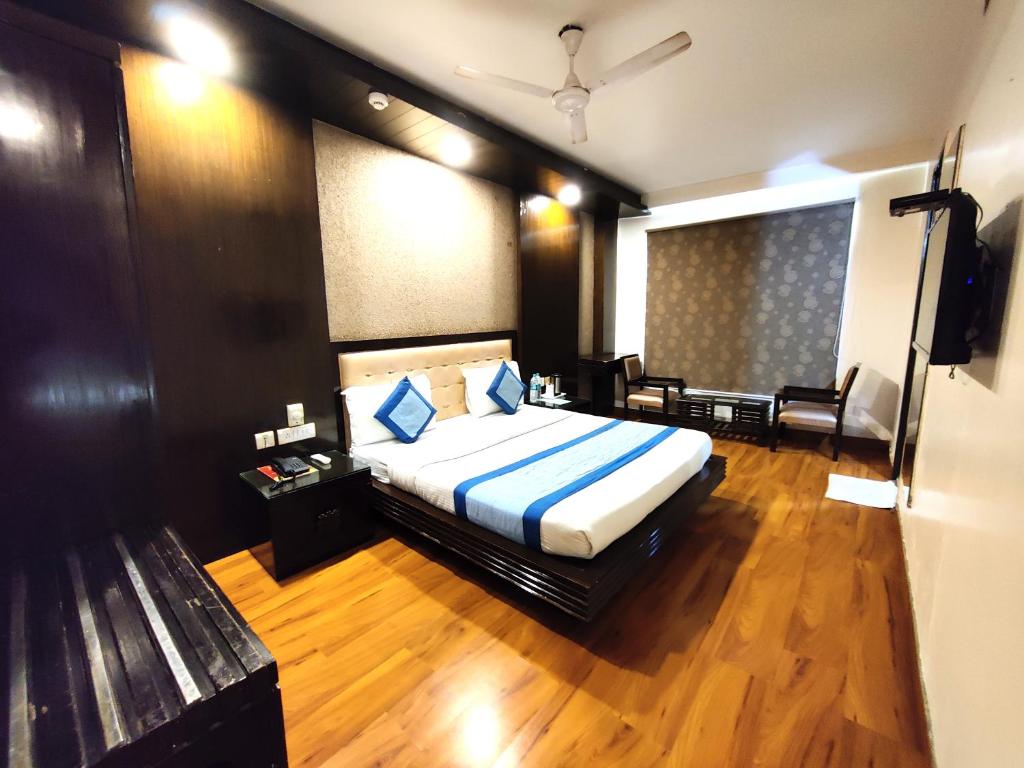 Hotel Delhi Pride photo