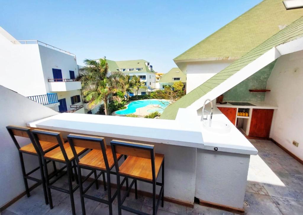 Penthouse with rooftopbar, Fiber WiFi, next to the beach!, Santa Maria