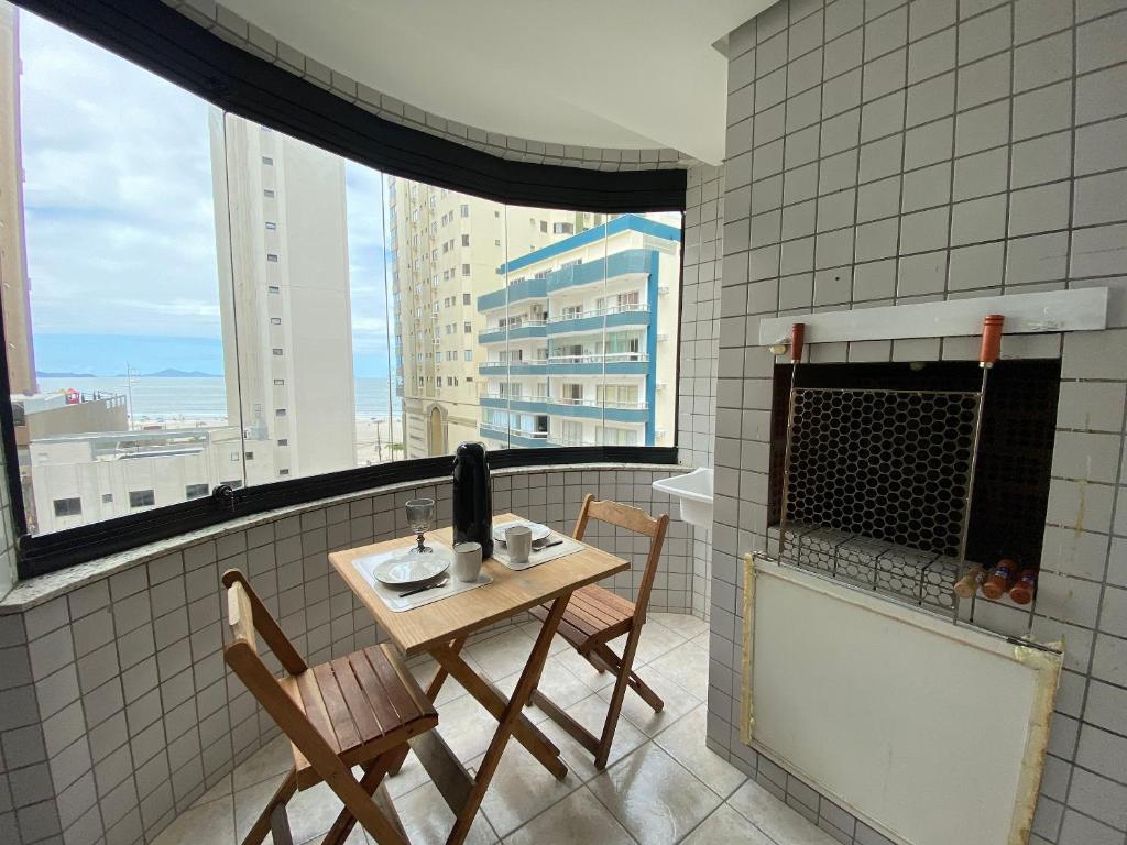 DCA51 - Pé na areia, Churrasqueira, 2 Garagens, Balneário Camboriú