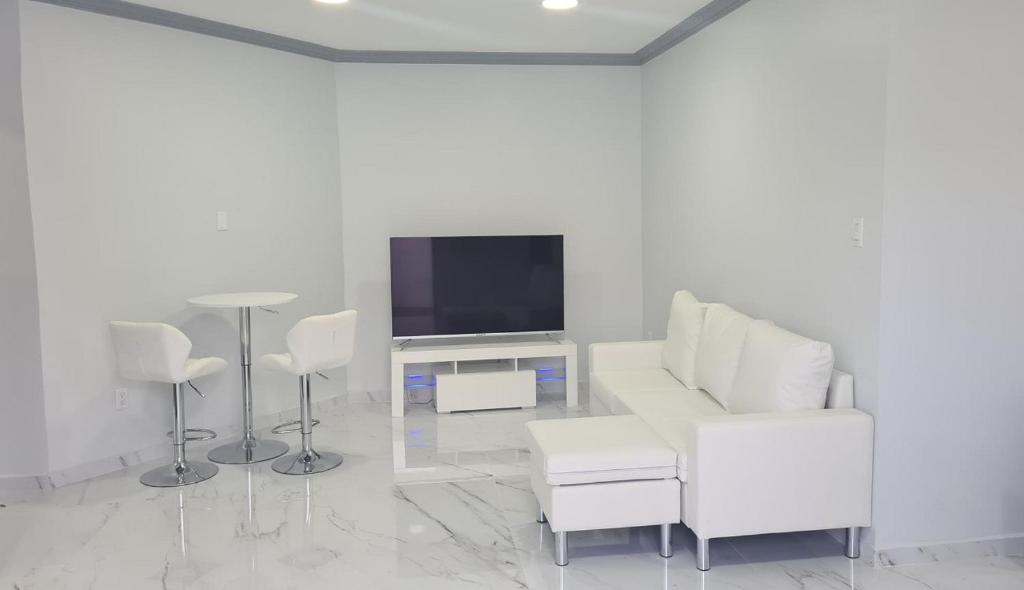 New Modern Apartment — Hotel in Willemstad