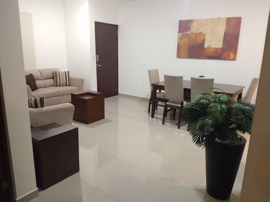 Departamento a 200 Mts de la playa y alberca en planta baja - 1