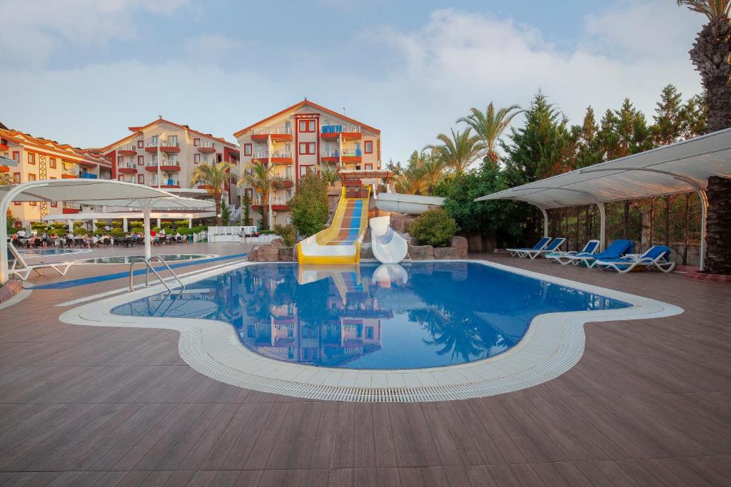 Fun&Sun Smart Hane sun — Swimming pool in Side