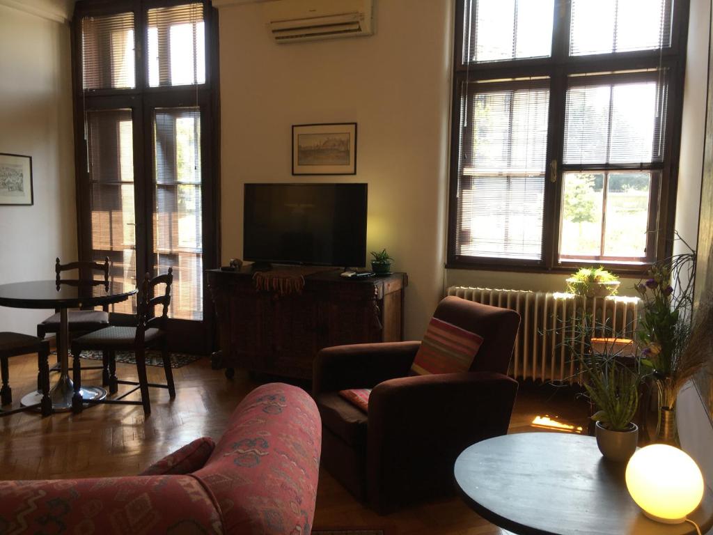 Apartment Parliament park photo
