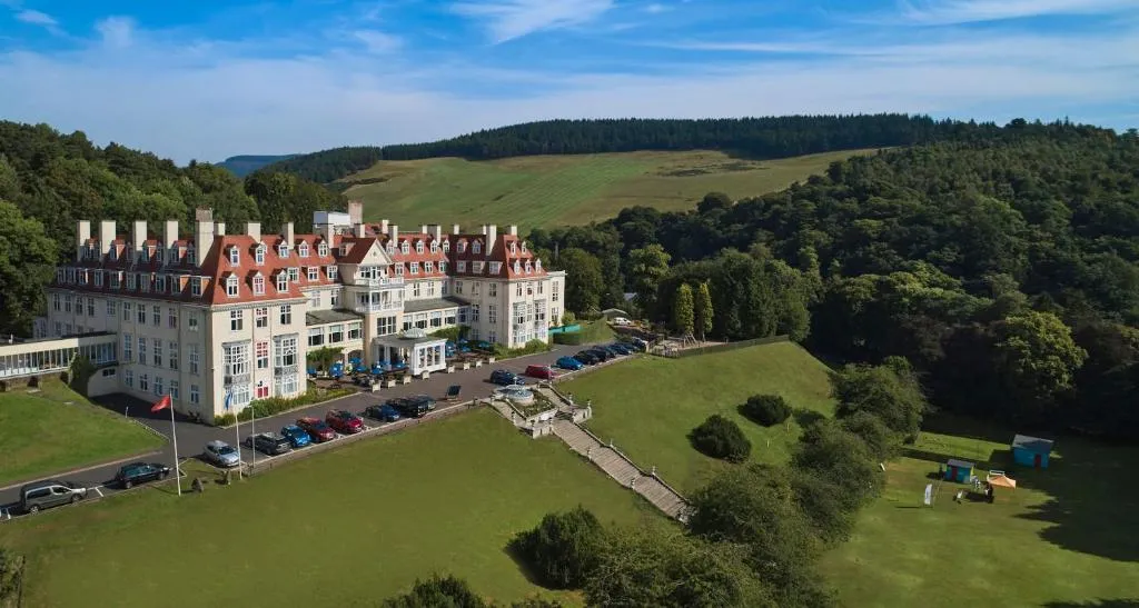 Peebles Hydro, hotel in Peebles