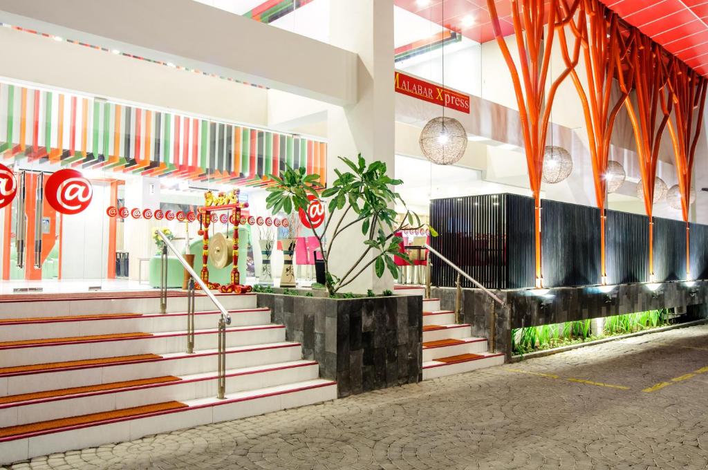 Front desk [24-hour]