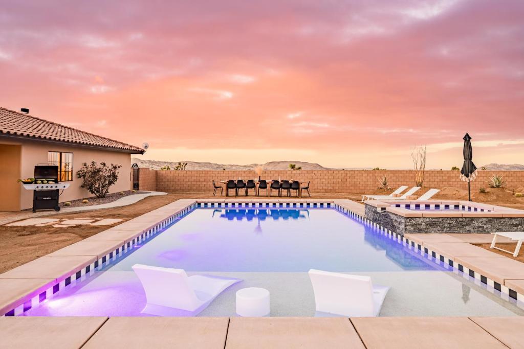 Flora - Modern & Private Desert Oasis on Large Grounds