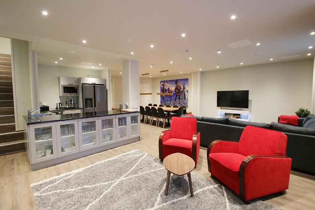Shared lounge/TV area, Hotel Hullu Poro in Levi