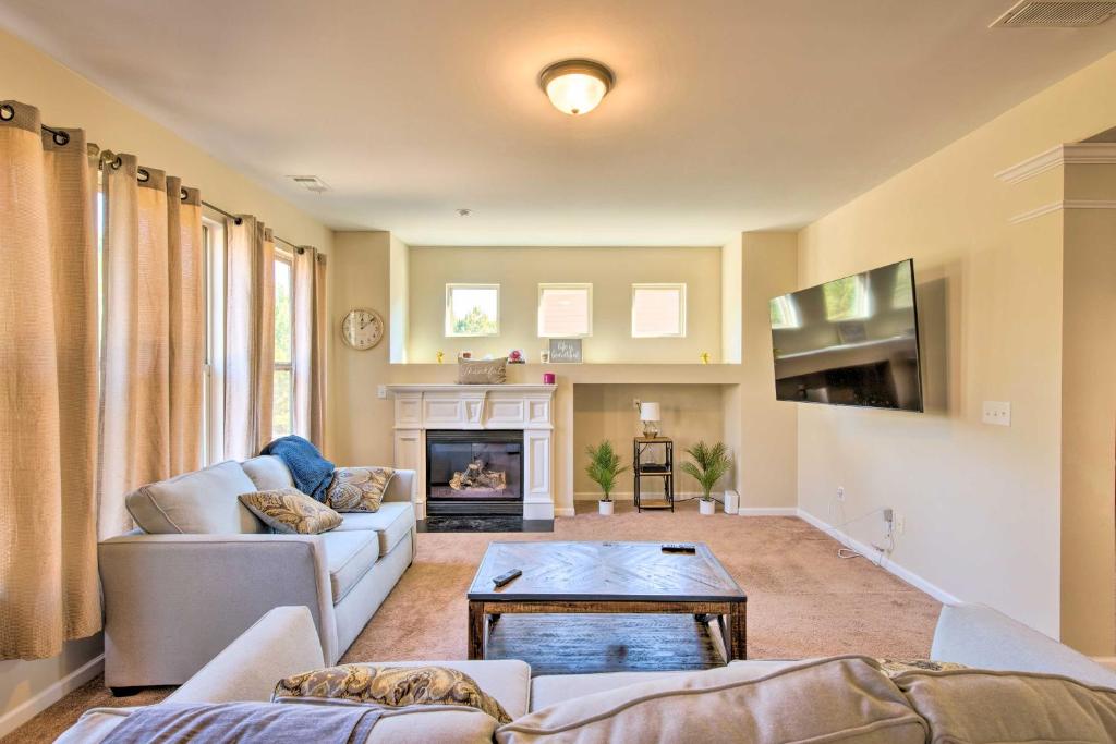 Beautiful Atlanta Home about 19 Mi to Downtown!