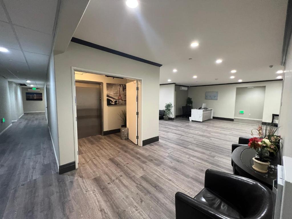 ASPIRE INN & SUITES Orange photo
