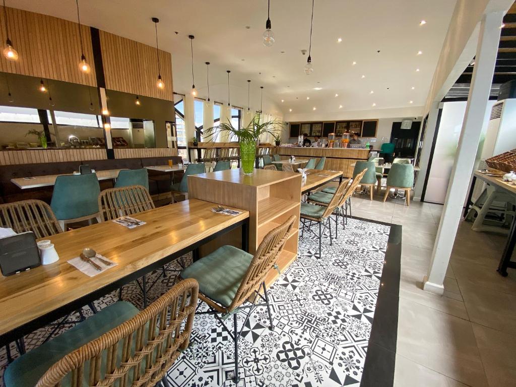 Restaurant, Parque España Residence Hotel in Manila