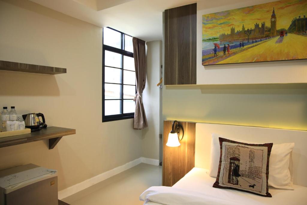 We Resident Hotel photo