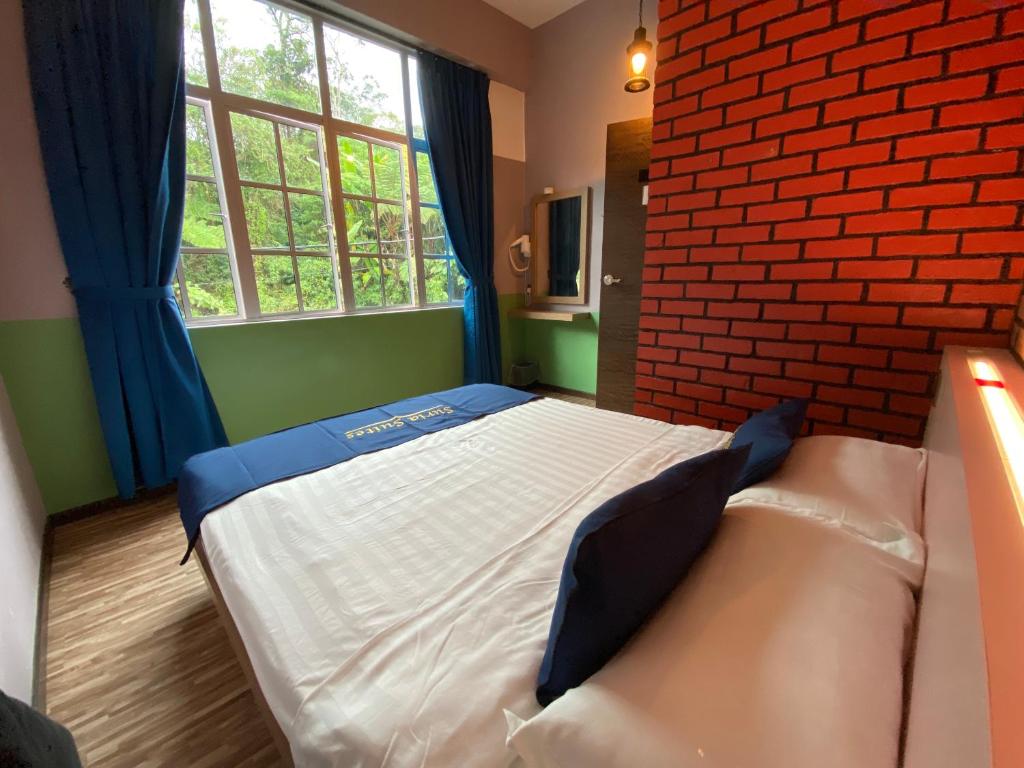 Suria's Backpacker Hostel photo