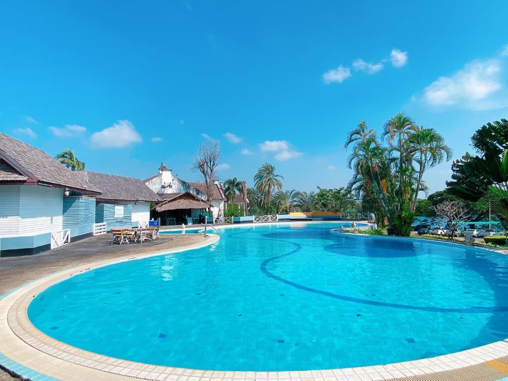 Swimming pool, Korat Country Club Golf and Resort in Nakhonratchasima