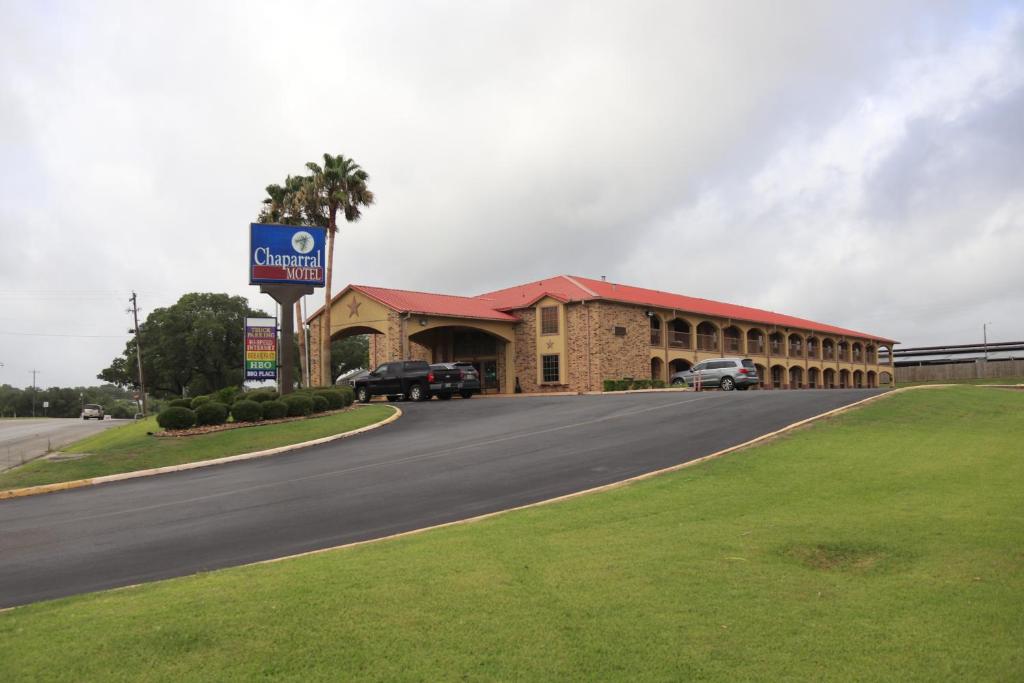 Chaparral Motel Hallettsville photo