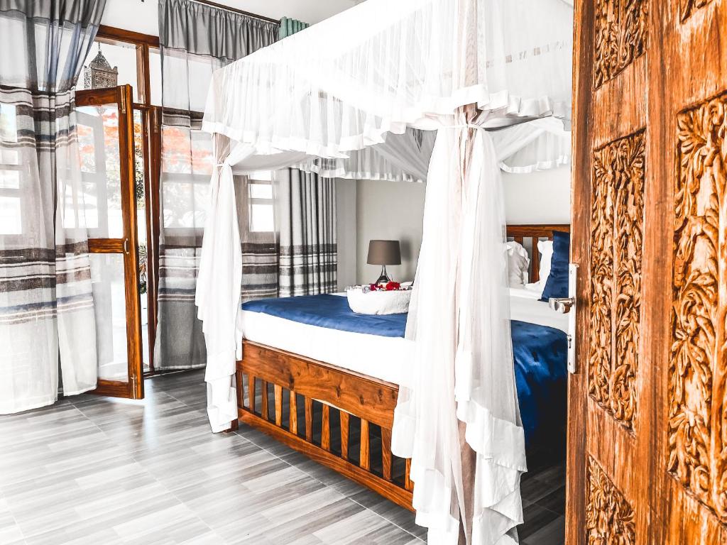 The Golden Blue Luxury Hotel photo