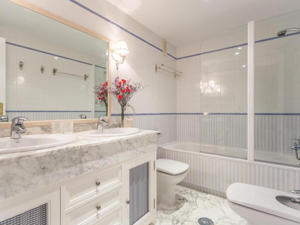 One&Lux - Stylish Apartment near Plaza de Espana photo