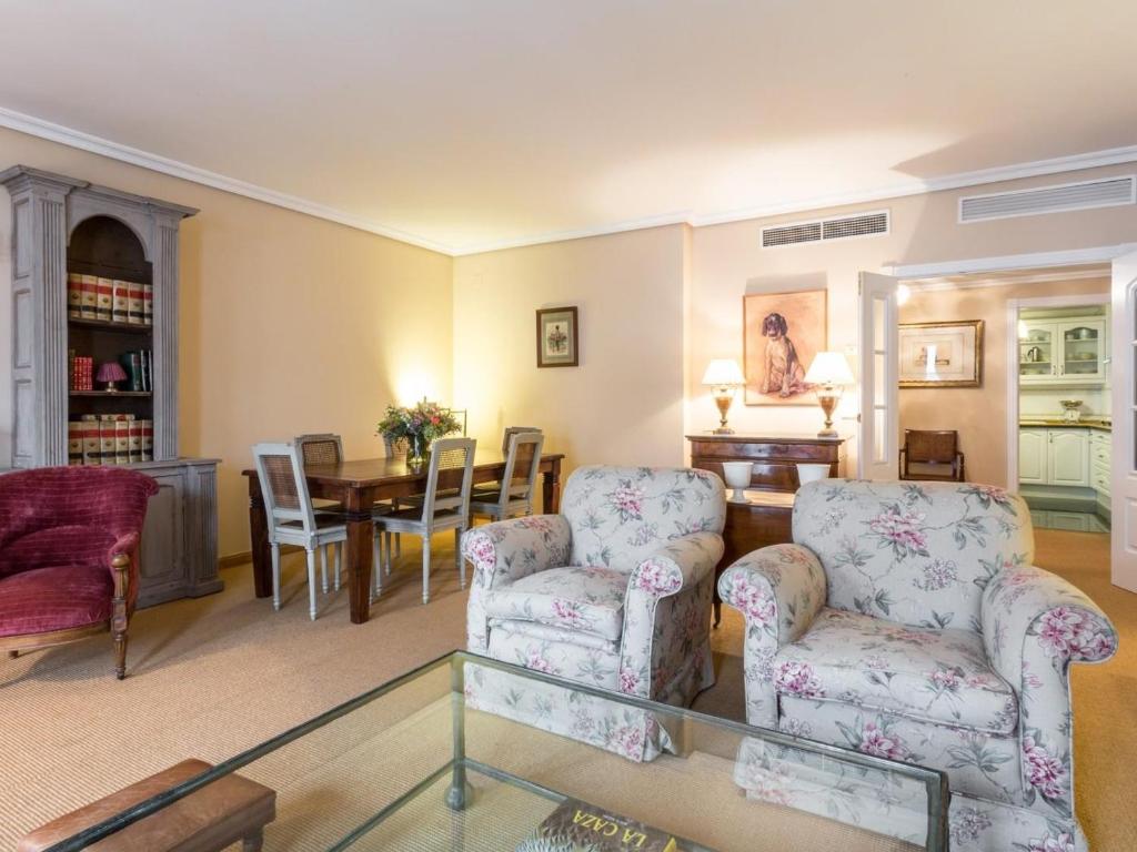 One&Lux - Stylish Apartment near Plaza de Espana photo