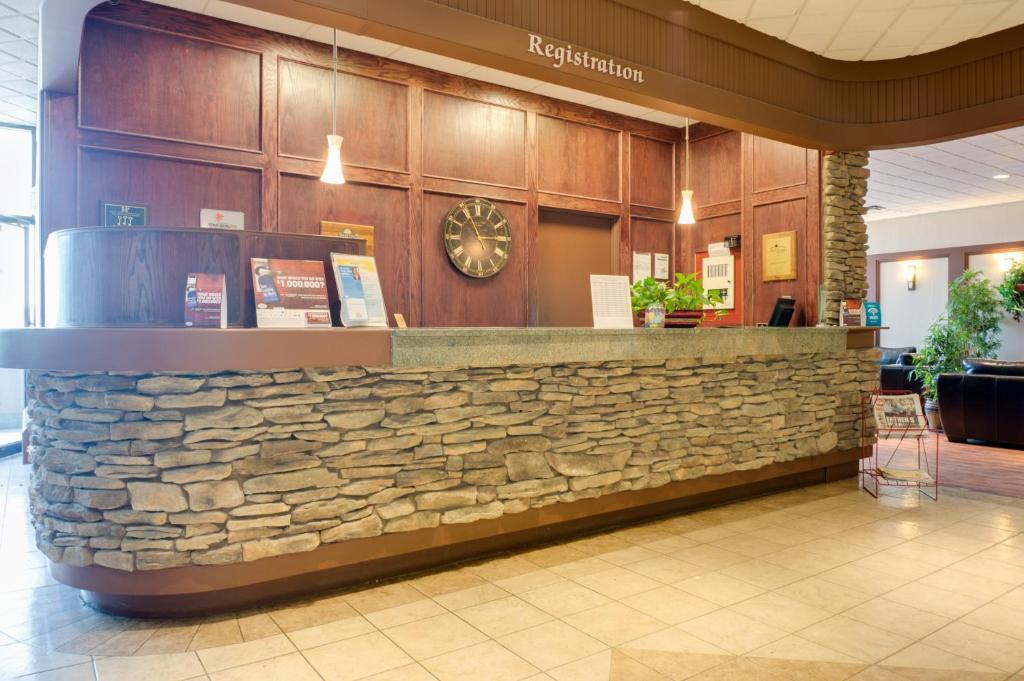 Days Inn by Wyndham Calgary South photo