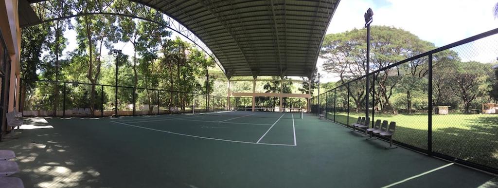 Lapangan tenis