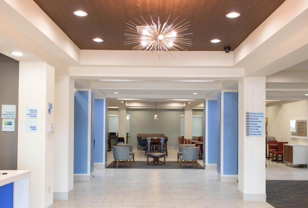 Holiday Inn Express Hotel & Suites Temple-Medical Center Area photo