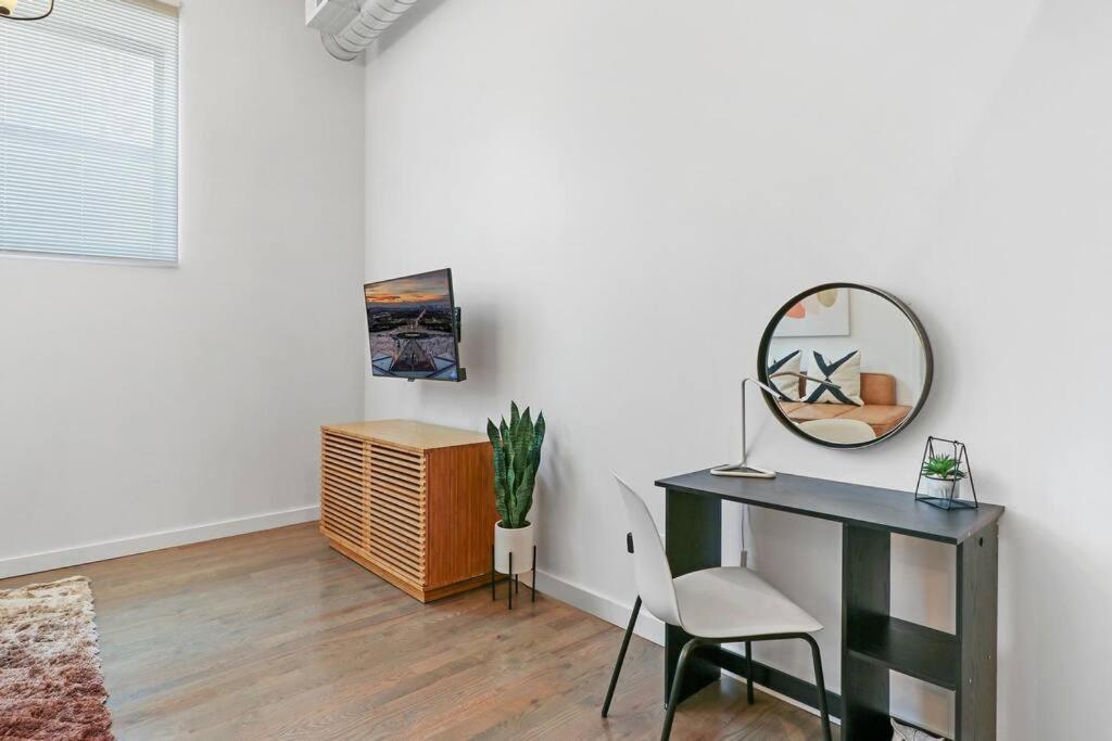 1BR Perfect Home in the City, Close to Everything - Lake 205 photo