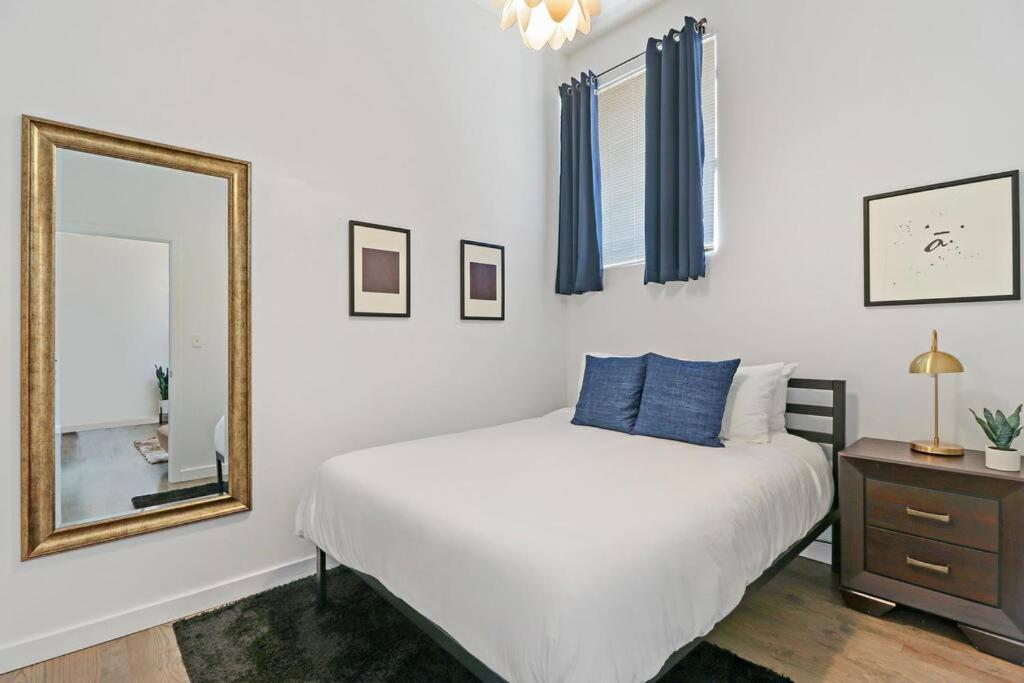 1BR Perfect Home in the City, Close to Everything - Lake 205 photo