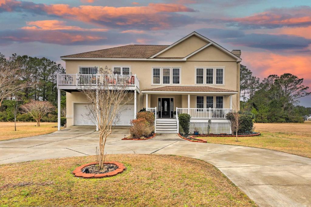 Spacious Oriental Home with Smith Creek Access!