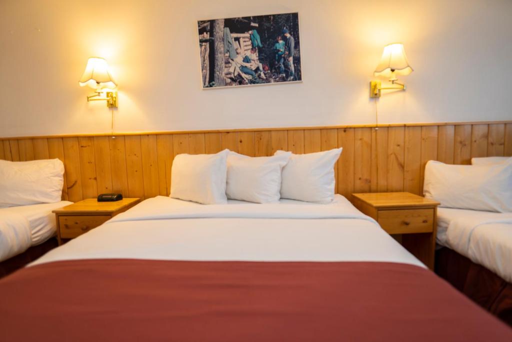 Canadas Best Value Inn River View Hotel photo