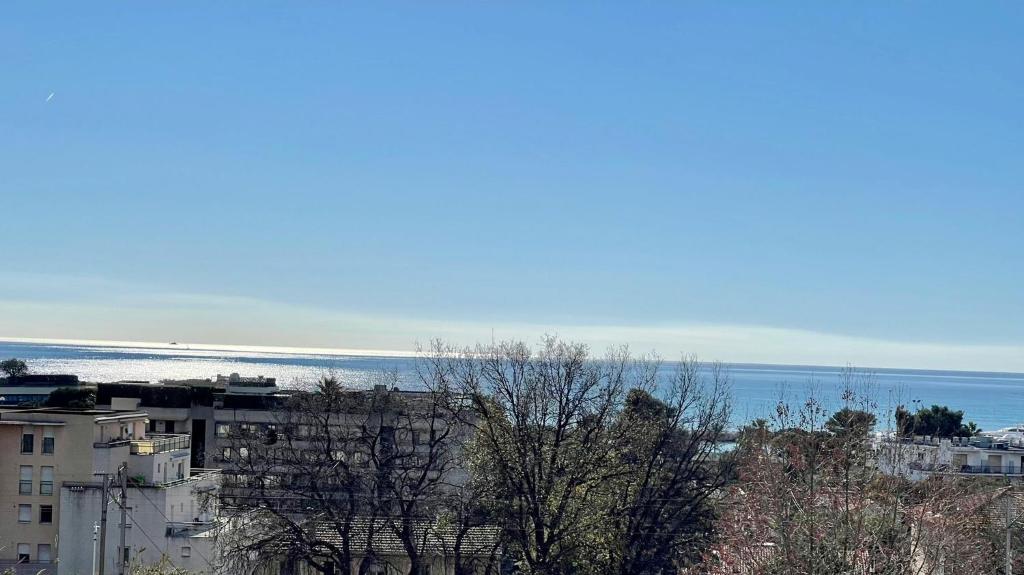 Appartement calme et propre avec vue sur la mer - 1