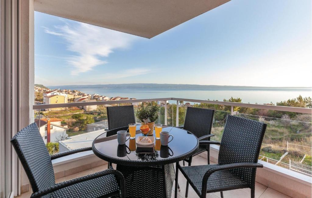 Amazing Apartment In Podstrana With 2 Bedrooms And Wifi