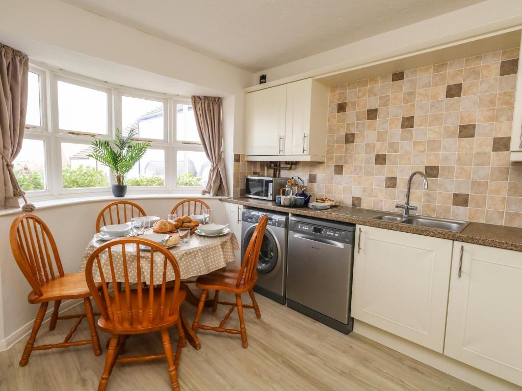 Amaranta, Weymouth photo 5