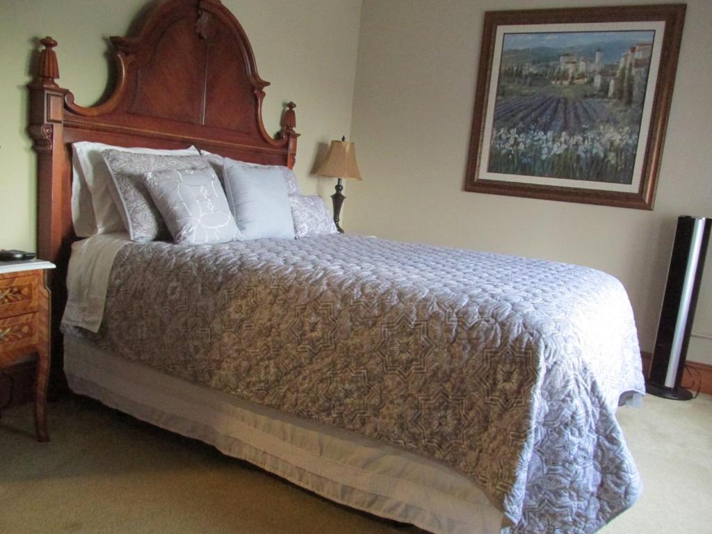 Mansion Inn Lake Stevens photo