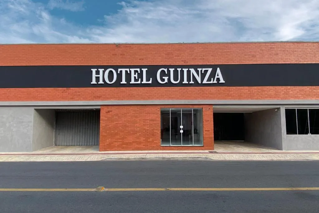 GUINZA，位于巴拉奈里奥-坎布里乌的酒店