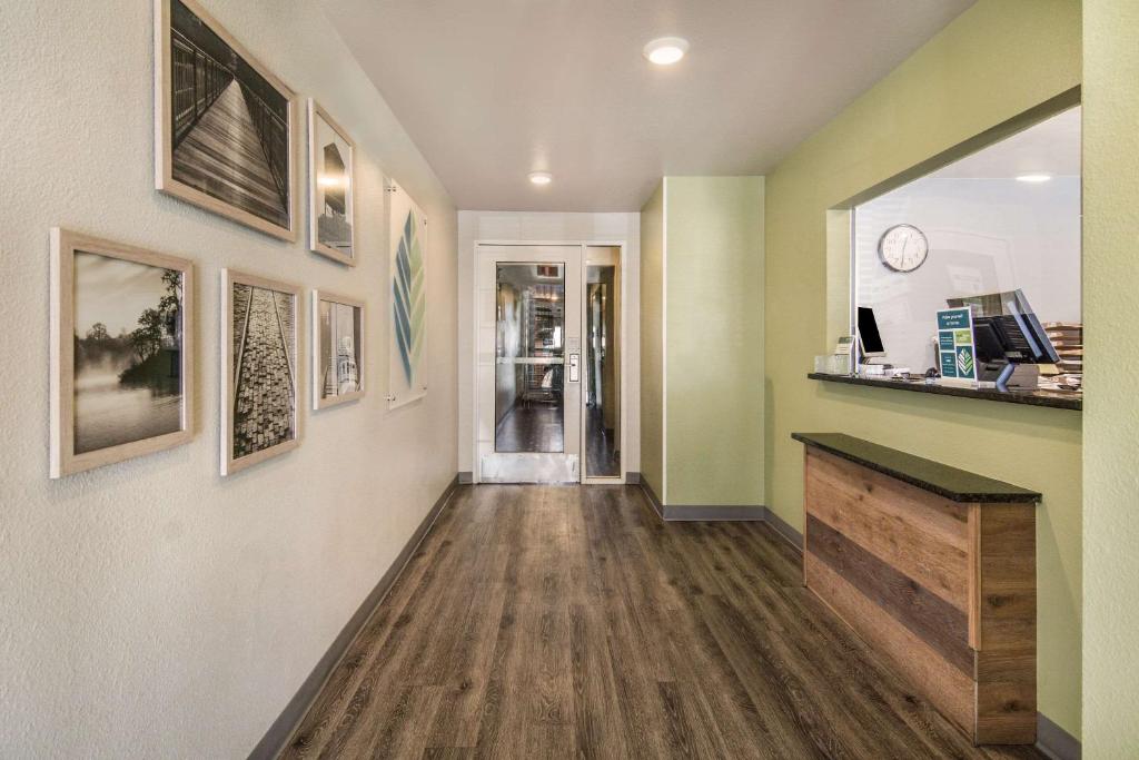 WoodSpring Suites Denton photo
