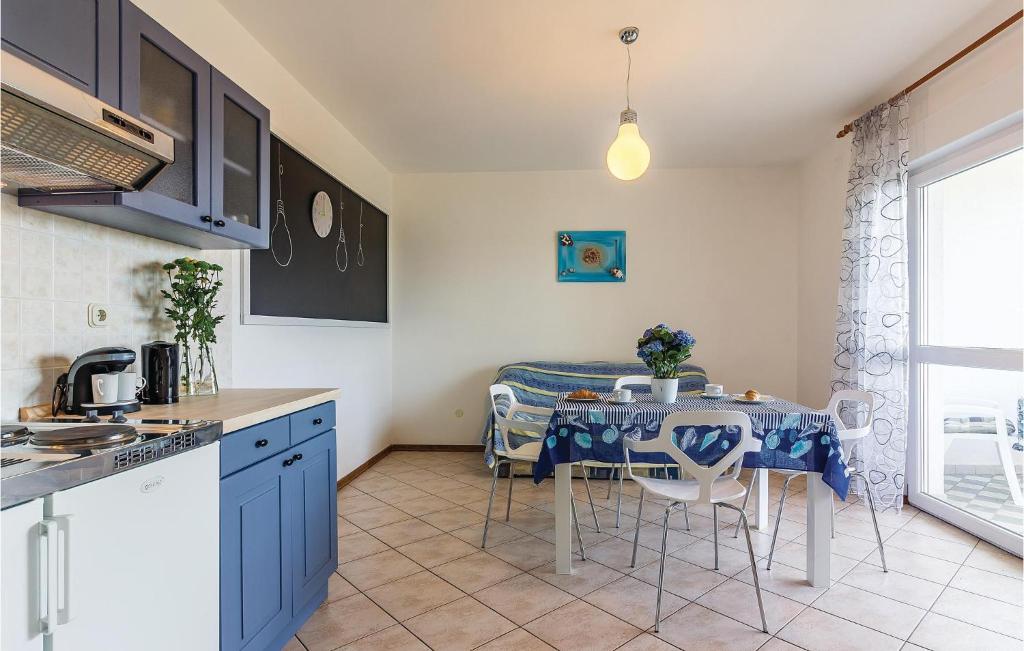 1 Bedroom Stunning Apartment In Pula 전경