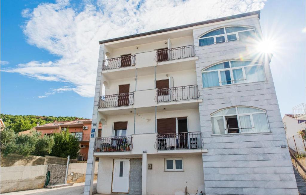 Cozy Apartment In Slatine With Wifi, Slatine